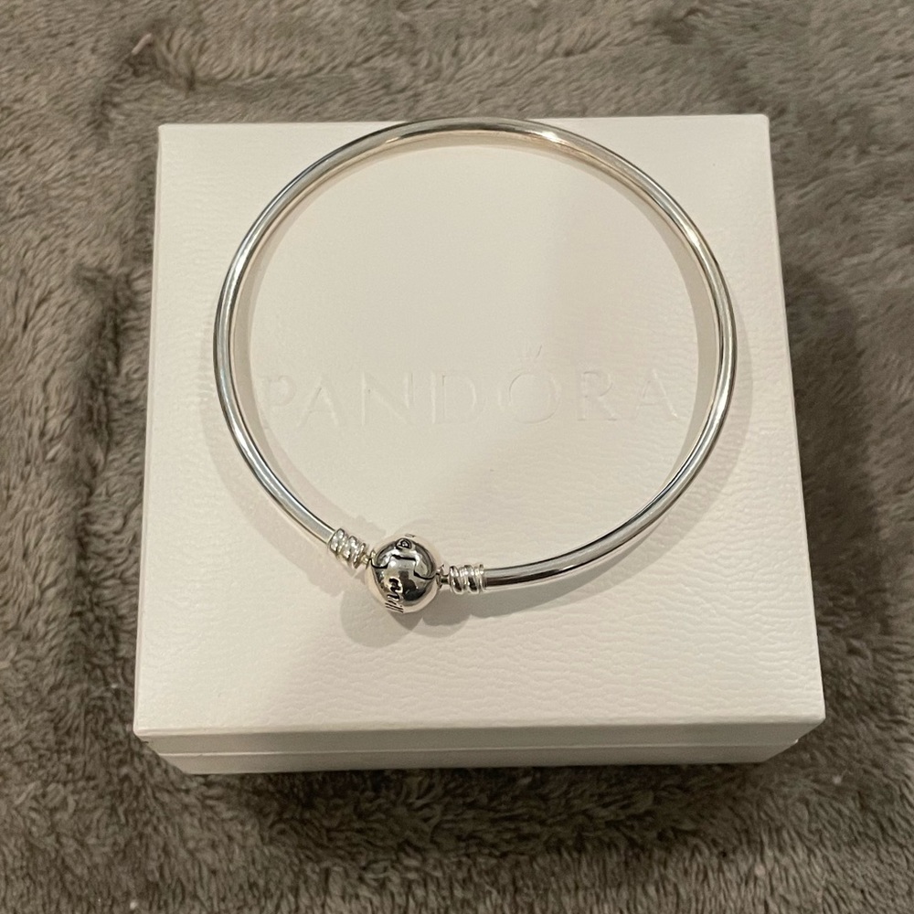 Pandora bangle “one in a million”